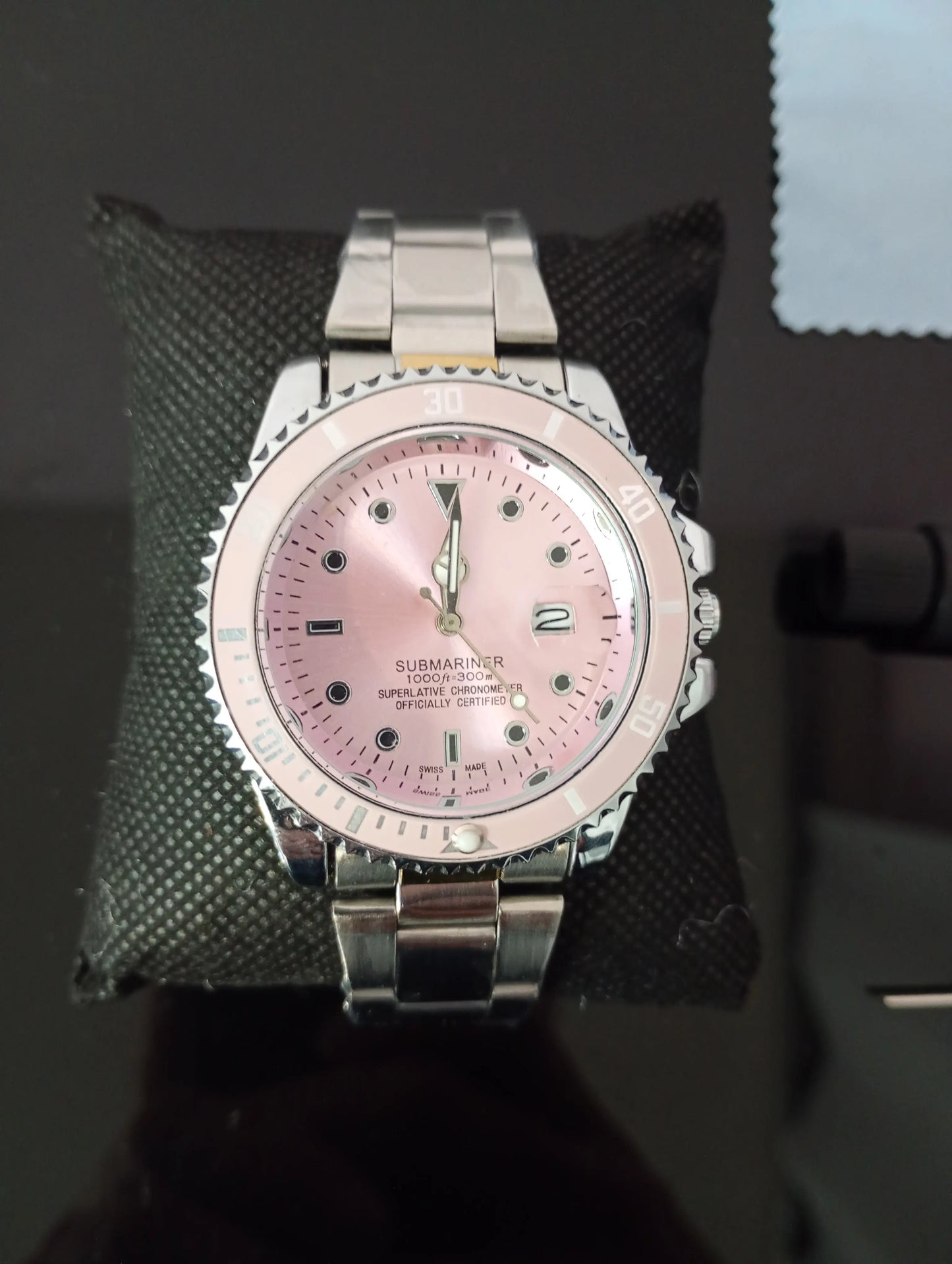 Submariner rannekellot, eri väriset. Submariner watches, different colors.