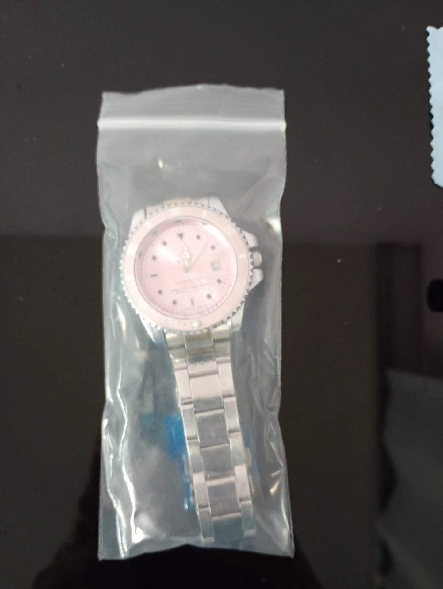 Submariner rannekellot, eri väriset. Submariner watches, different colors.