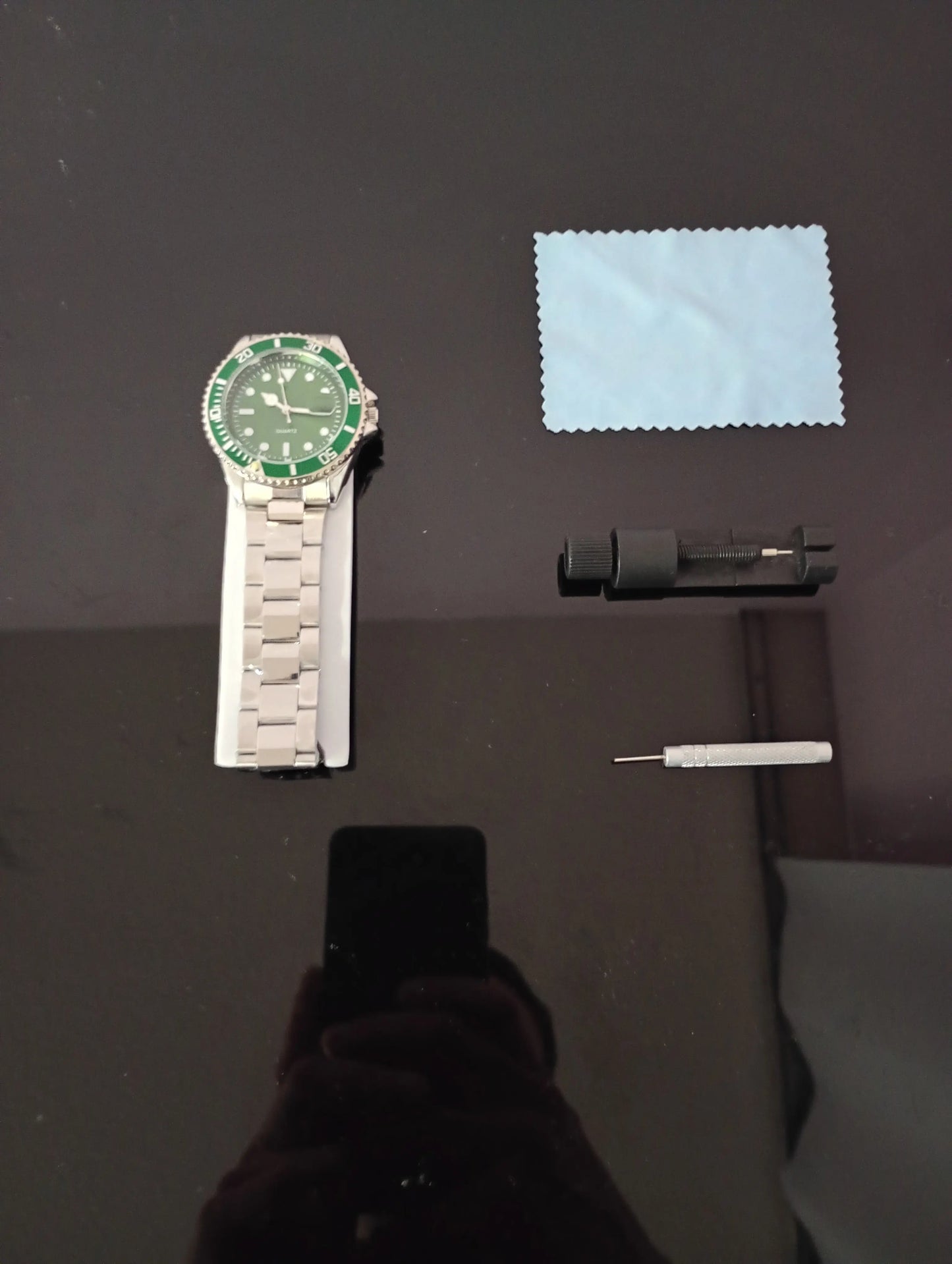 Submariner rannekellot, eri väriset. Submariner watches, different colors.