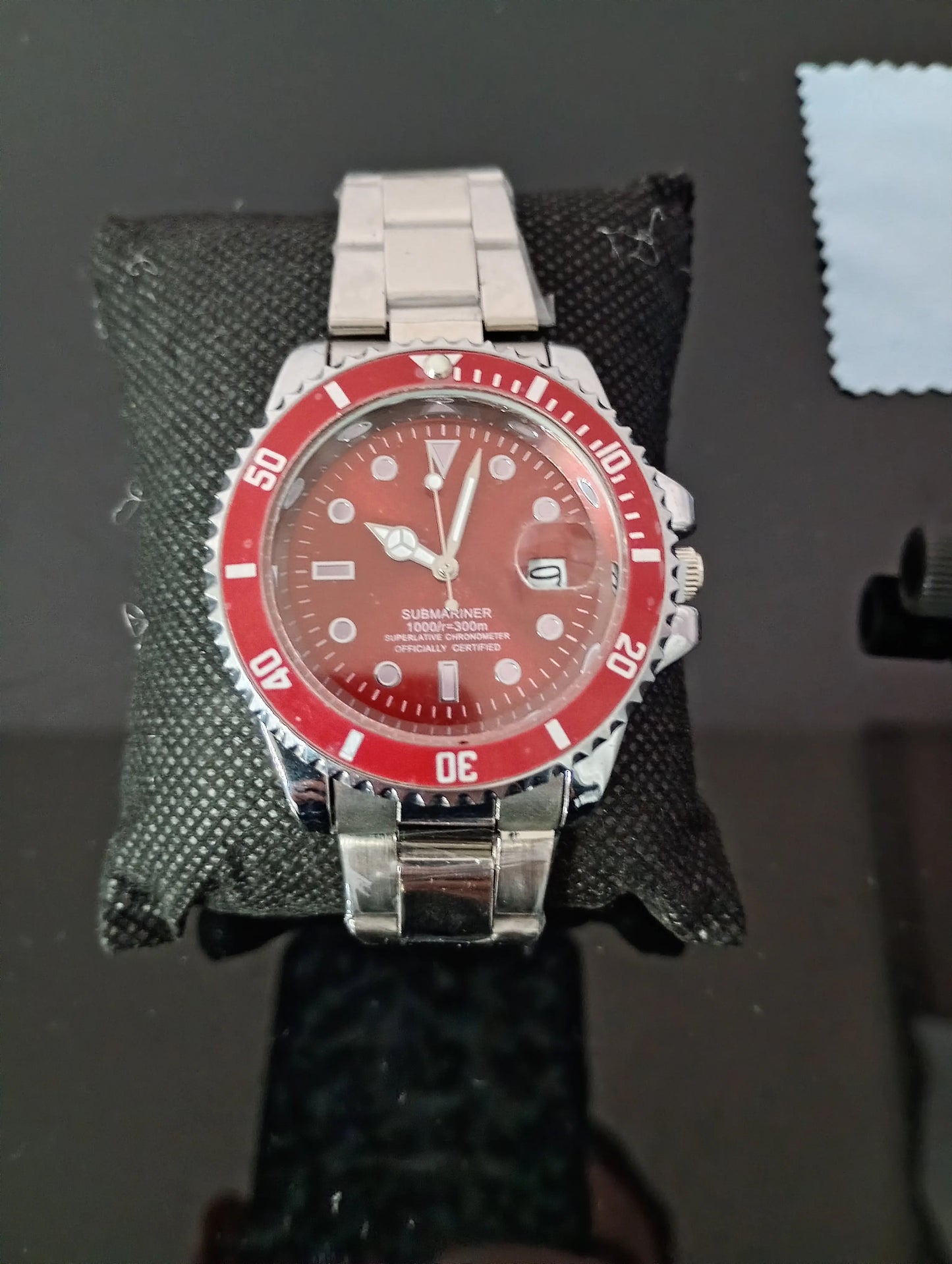 Submariner rannekellot, eri väriset. Submariner watches, different colors.