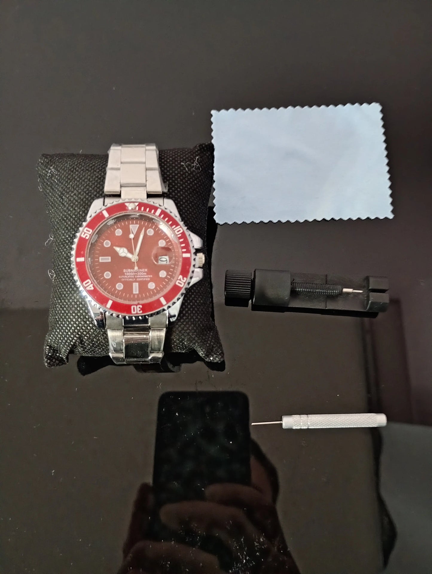 Submariner rannekellot, eri väriset. Submariner watches, different colors.