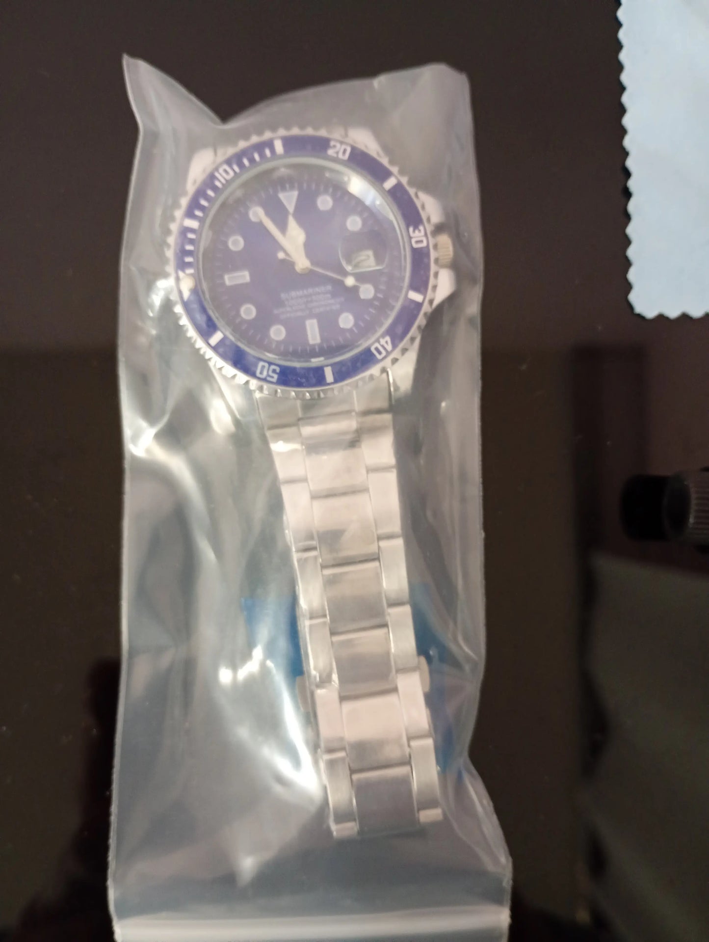 Submariner rannekellot, eri väriset. Submariner watches, different colors.