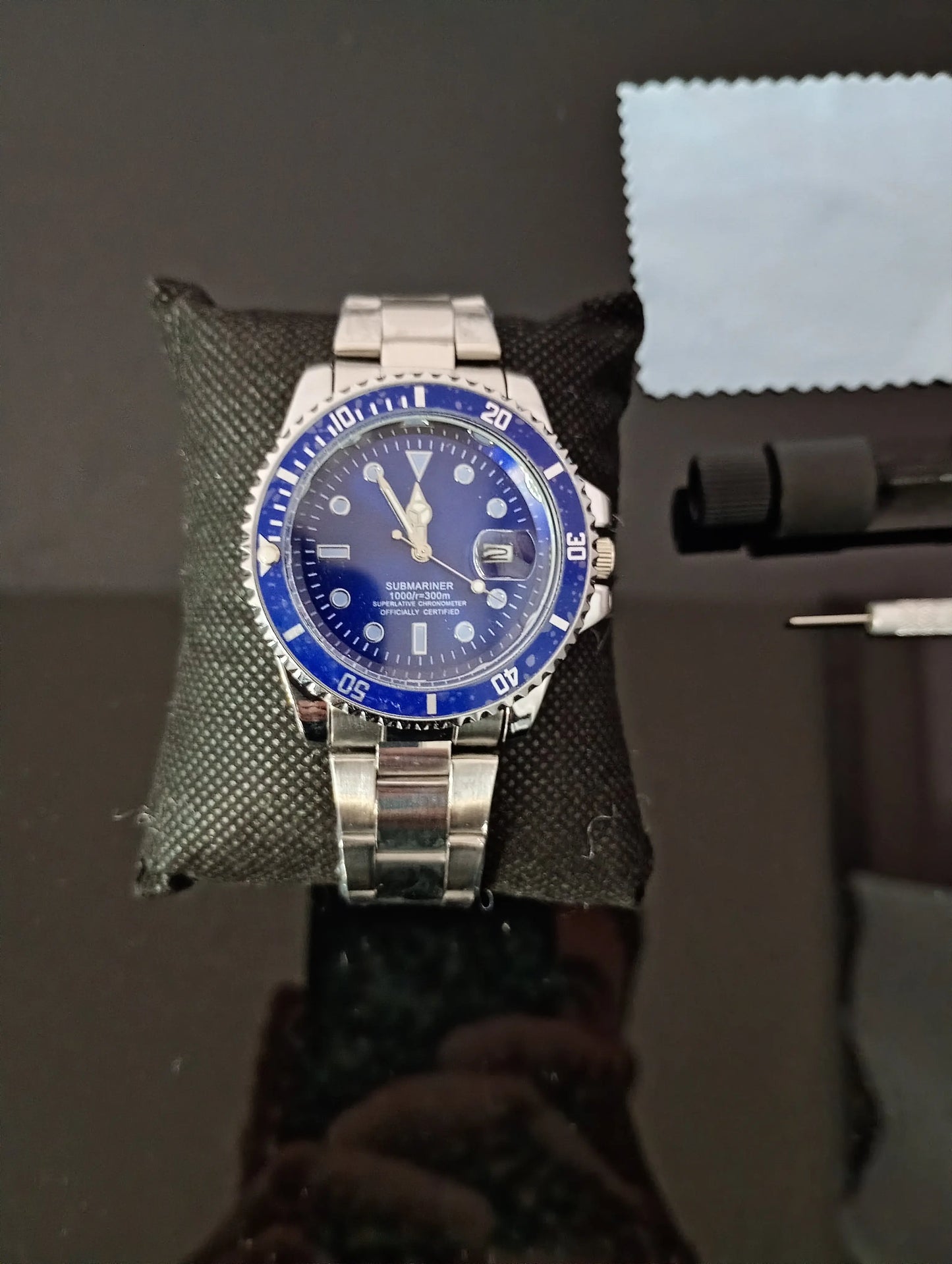 Submariner rannekellot, eri väriset. Submariner watches, different colors.