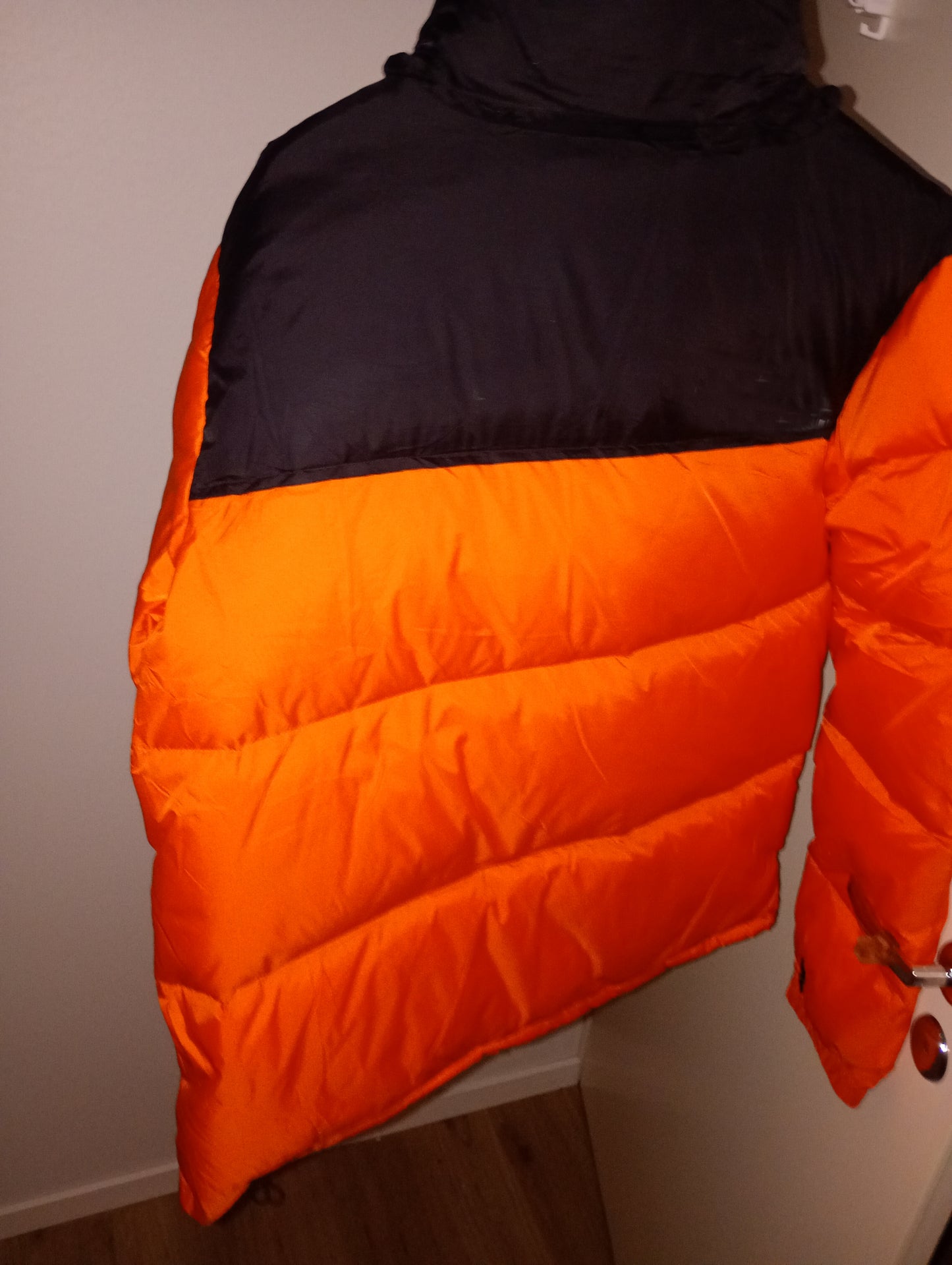 Orange Puffer Winter Jacket / Talvitakki 1996 700 XL Retro.