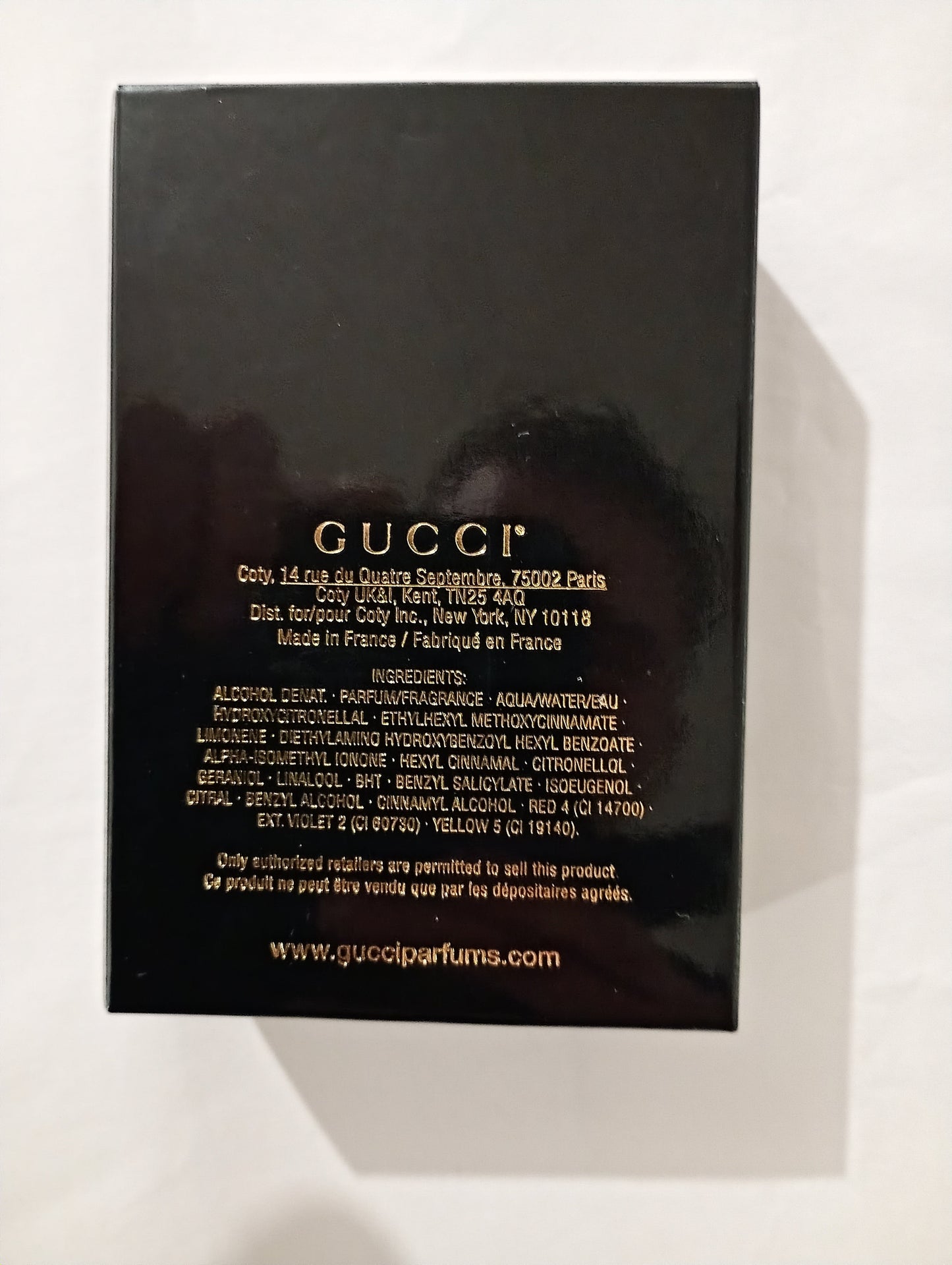 Gucci Guilty naisten tuoksu 75 ml, tyylikäs ja elegantti pullo sivuprofiilissa