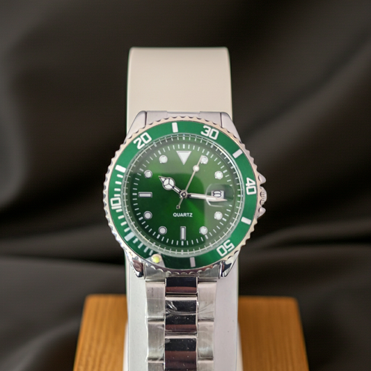 Submariner rannekellot, eri väriset. Submariner watches, different colors.